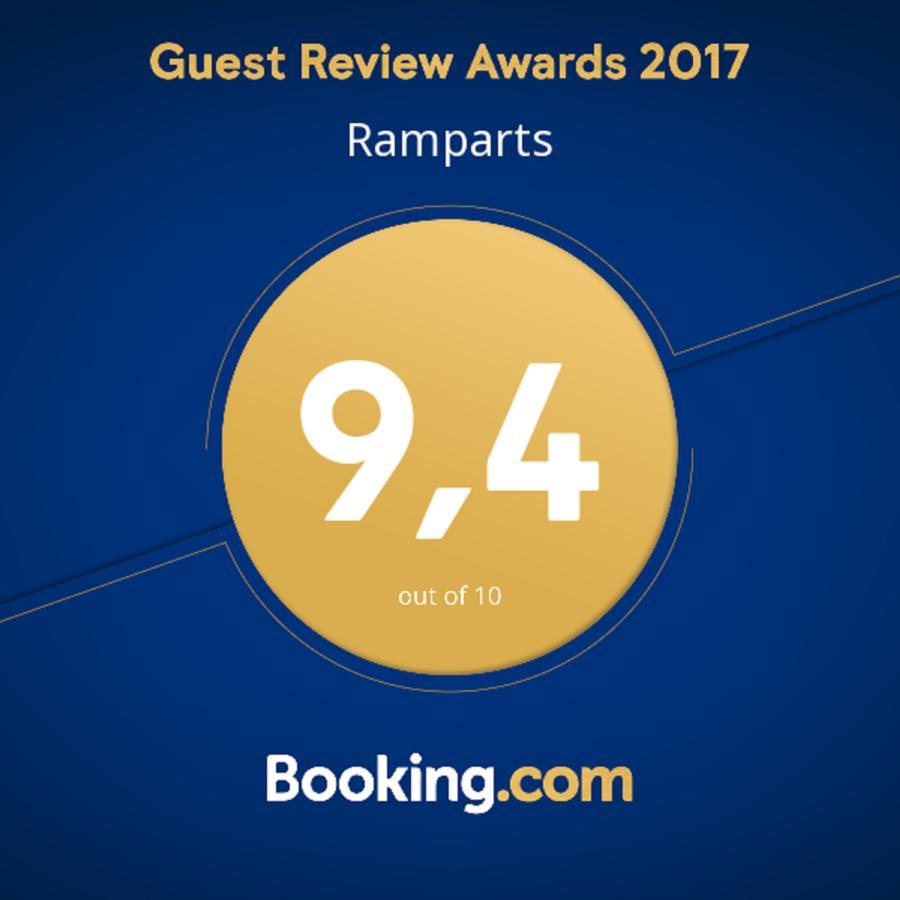 Ramparts Hotel Istanboel Buitenkant foto